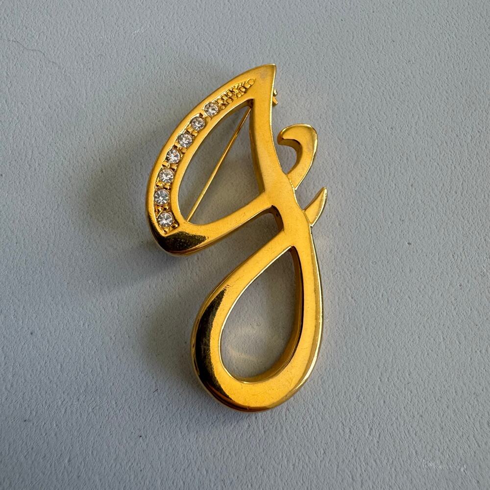 Vintage rhinestone gold cursive J brooch￼